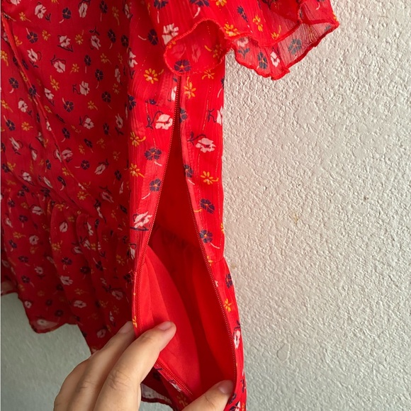 Madewell Tiered-Sleeve Peplum Top in Metallic
Prairie Posies Red 8 - Picture 11 of 12